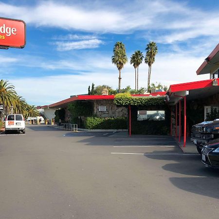 Econo Lodge Inn & Suites Oakland Airport Kültér fotó